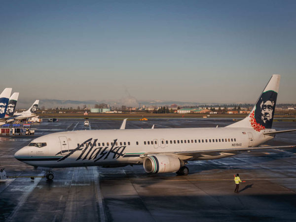 Man kicked off Alaska Airlines for sexually harassing flight attendant Man kicked off Alaska Airlines for sexually harassing flight attendant