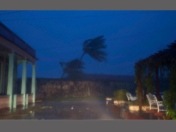 Hurricane Matthew kills 269; tears through Haiti, Bahamas, Cuba