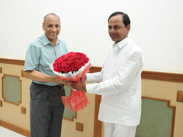 KCR meets Guv to seek AP Secretariat buildings KCR meets Guv to seek AP Secretariat buildings