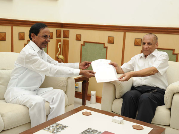 KCR asks governor about Chandrababu's opinion
