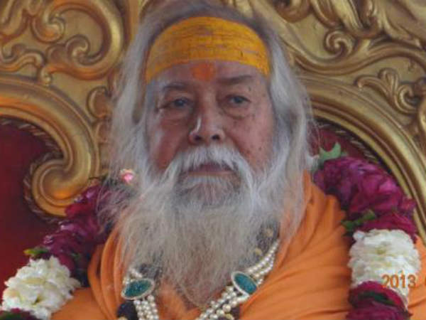 Sai Devotees are firing on Swamy swaroopananda for abusing words on SAI Sai Devotees are firing on Swamy swaroopananda for abusing words on SAI