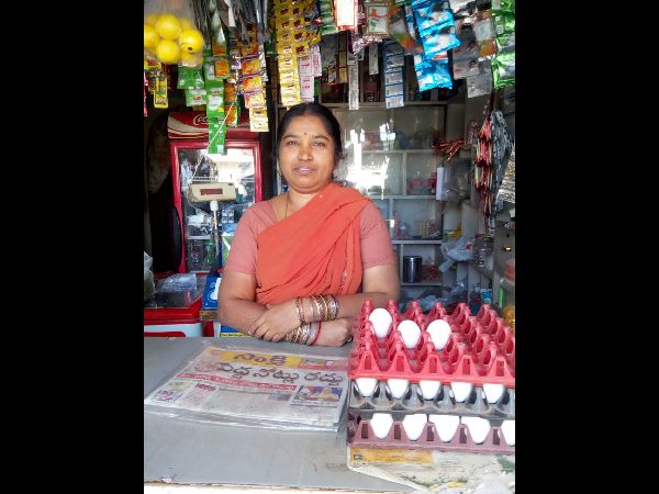అమృత (కిరాణషాపు యజమాని) 