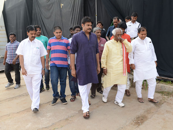 అన్నపూర్ణ స్టూడియోలో దత్తన్న, పవన్