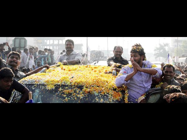 కేసులు పెడుతున్నారు