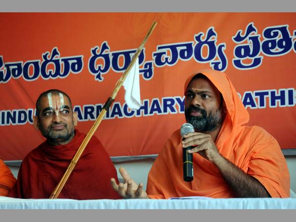 ప్రజల్ని మభ్యపెడుతున్నారు