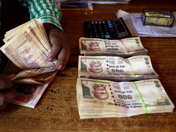 Nagpur Police seize cash worth Rs 1.87 crore, four detained Nagpur Police seize cash worth Rs 1.87 crore, four detained