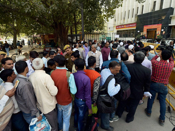 Demonetization: RBI relaxes withdrawal limit of cash from bank deposits Demonetization: RBI relaxes withdrawal limit of cash from bank deposits