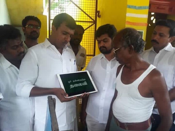 Ipad in hands, AIADMK goes hi-tech canvassing in Tamil Nadu