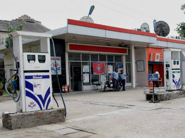 Now petrol pumps will also dispense 2,000 cash per person per day, Now petrol pumps will also dispense 2,000 cash per person per day,