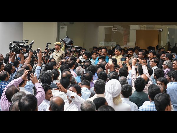 రోడ్ల నిర్మాణంపై..