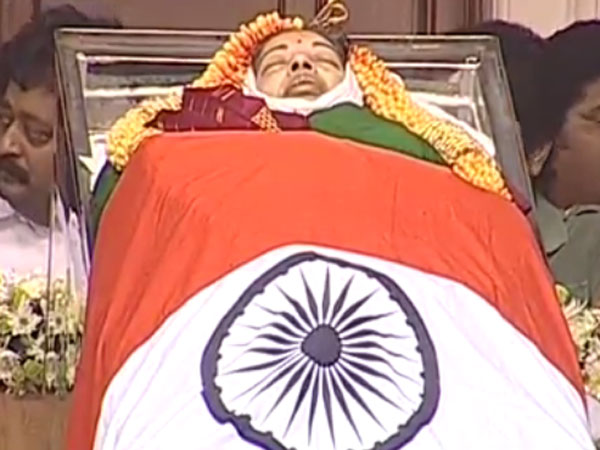 శశిని ఇలా గెంటేశారు..