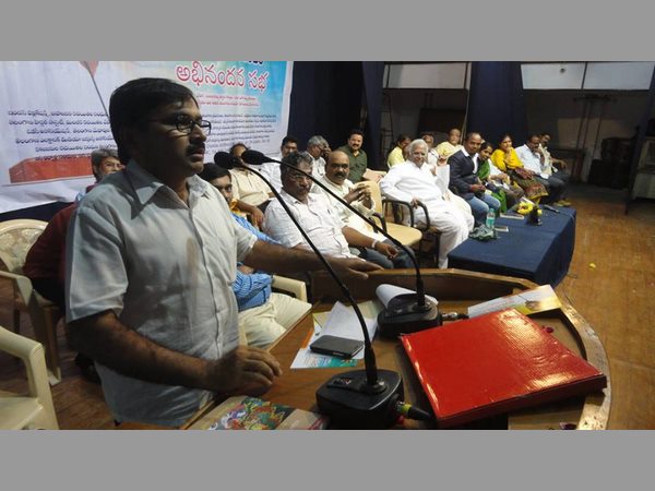 స్కై కథల్లో పాత్రలు పాత్రల్లా కాకుండా....