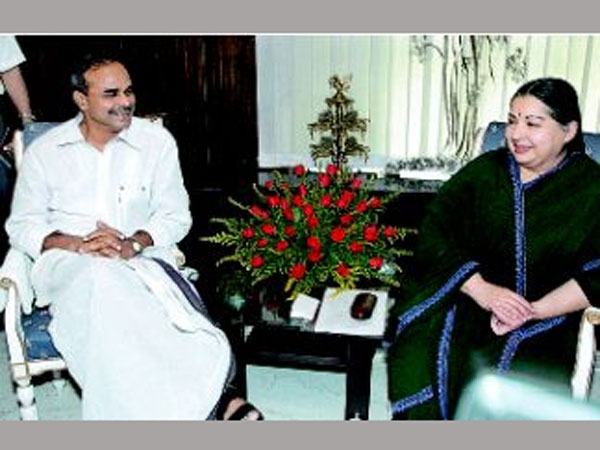 వైయఎస్ హయాంలో కష్టాలు..