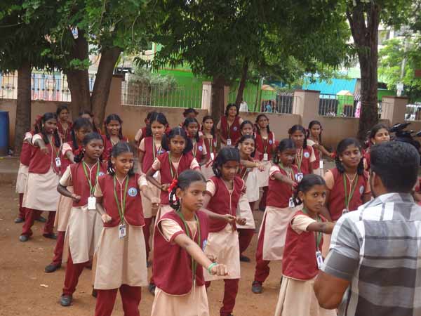 వివాహితులే ఉద్యోగాలు చేస్తున్నారు