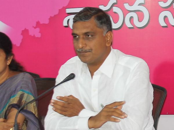 ప్రాజెక్టులపై హరీష్ రావు