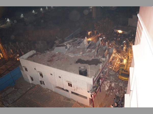 రెండు ప్రభుత్వాలు ఏం చేస్తున్నాయి? రెండు ప్రభుత్వాలు ఏం చేస్తున్నాయి?