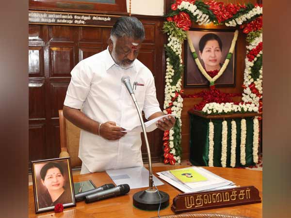 రెండు గ్రూపులు.. రెండు గ్రూపులు..