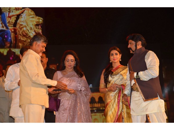 శాతకర్ణి ఆనందం