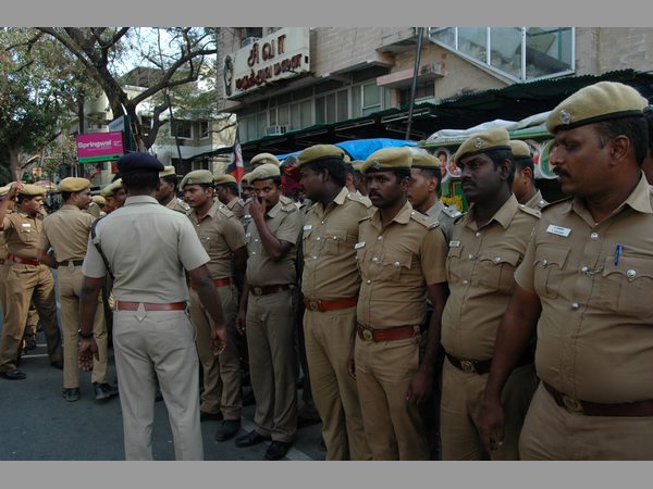 మొదటి నుంచి ఆరోపణలు