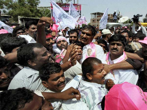 ఉద్యమంలో కలిసి..