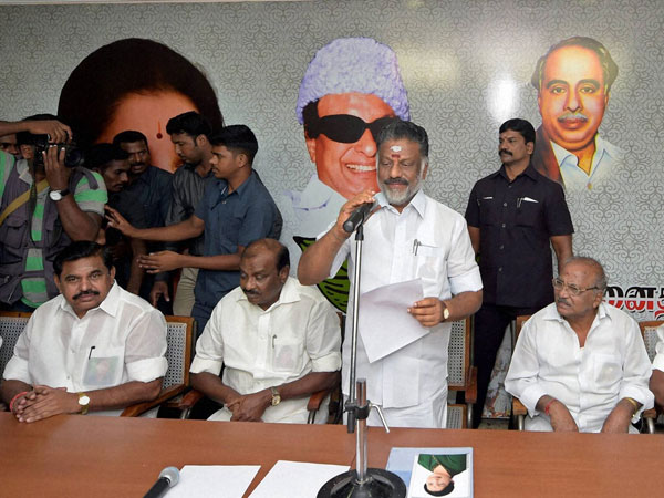 శశికళ కు పగ్గాలు