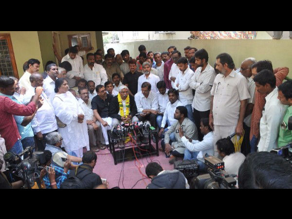 ప్రతిపక్షాల గొంతునొక్కుతున్నారు: ఉత్తమ్