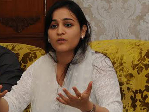 అపర్ణ యాదవ్ విషయంలో ఇలా: