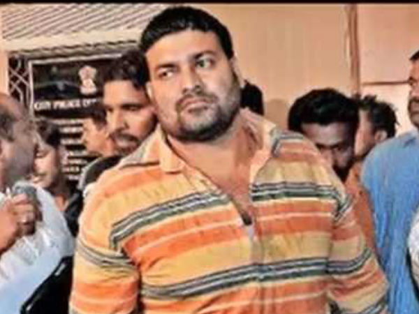 gangster ayub khan in police custody gangster ayub khan in police custody