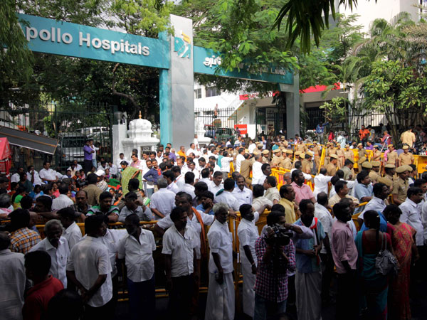 Jayalalithaa's health status: TN Governor to visit Apollo Hospital at 3 pm Jayalalithaa's health status: TN Governor to visit Apollo Hospital at 3 pm