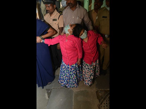 వీణావాణిలను చూసుకొనేది ఎవరు