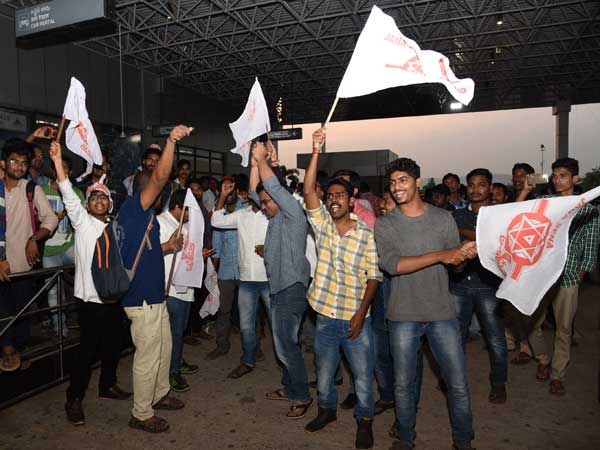 గంటపాటు సమావేశం గంటపాటు సమావేశం