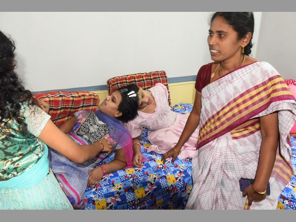 వీణా వాణిలను వేరుచేయండి