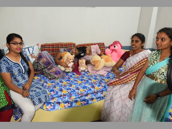 నిలోఫర్ లోనే ఎక్కువ కాలం ఉన్న వీణా వాణిలు