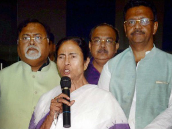 ఇద్దరు ఎంపీల అరెస్ట్