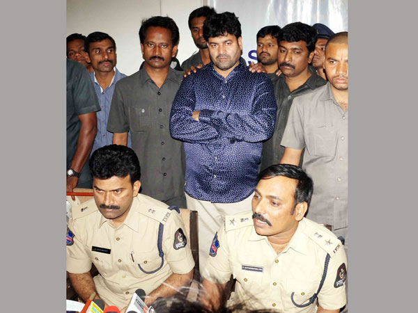 రావద్దు... వెళ్లిపోండి..