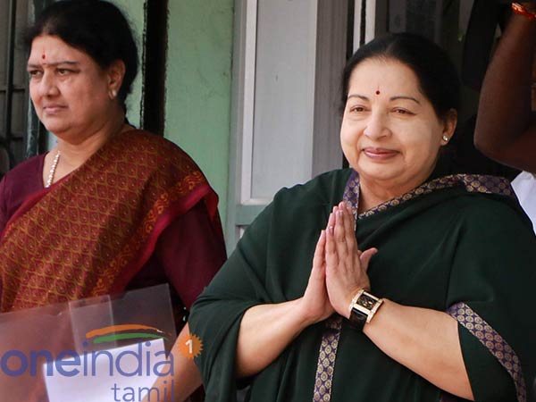 సీన్ రివర్స్.... మధురై నుంచి పోటీ ?