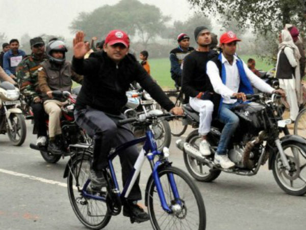 అఖిలేష్ తో శివపాల్ యాదవ్ రాజీ చర్చలు అఖిలేష్ తో శివపాల్ యాదవ్ రాజీ చర్చలు