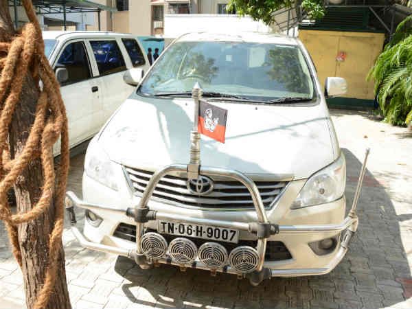 కారు తిరిగిస్తామని చెప్పారు