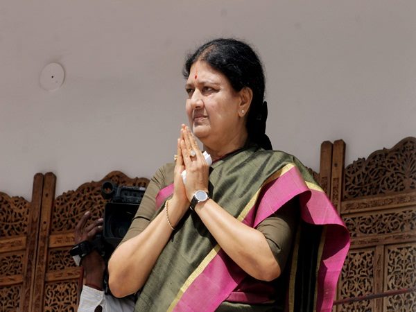 కారును తిరిగిచ్చేశాడు