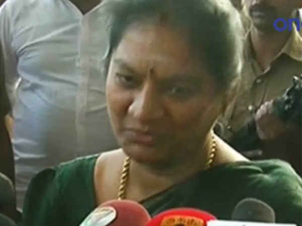 జయలలిత మృతిపై..