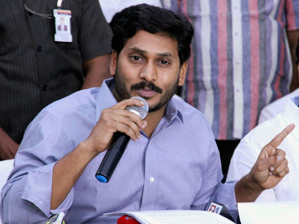 జగన్‌ను చూపుతూ ఇలా...