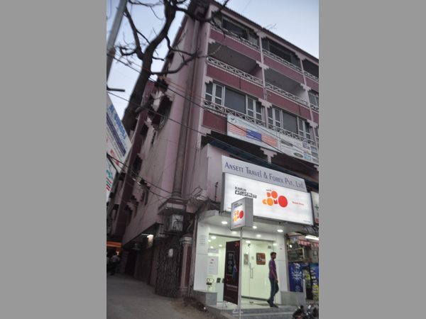 అరగంటలో మంటలు ఆర్పేశారు