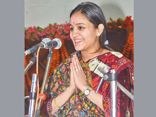 అపర్ణతో అఖిలేష్‌కు చెక్ పెట్టేందుకు..