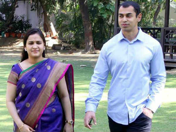 అఖిలేష్ వర్సెస్ అపర్ణ