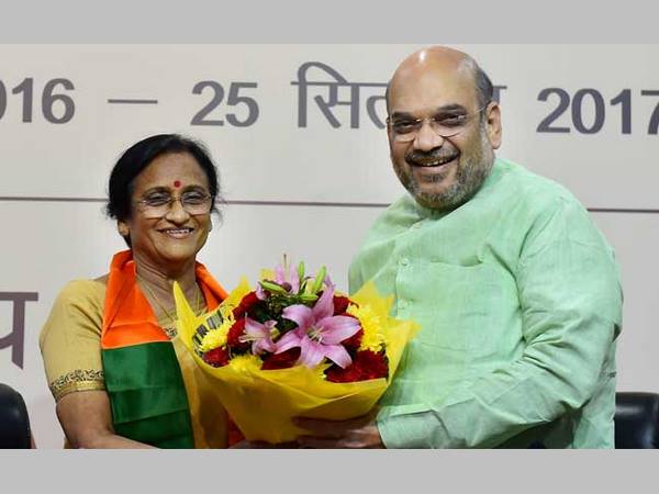 బయటి వ్యక్తులకు అందలం