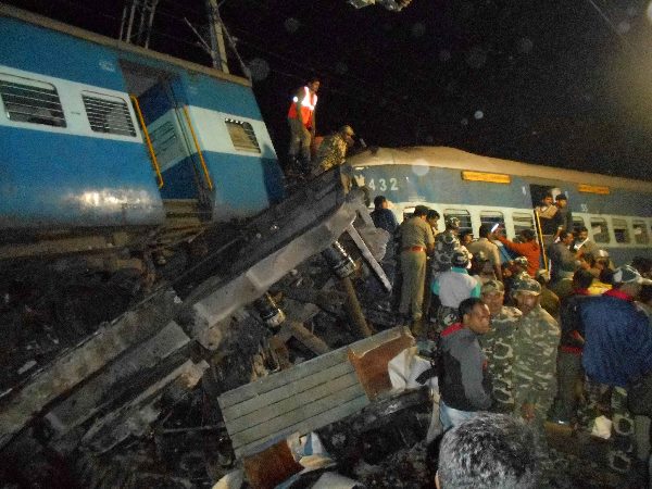 బోగీలు నుజ్జునుజ్జు