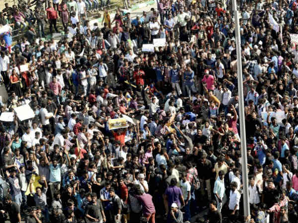 వేరే గ్రూపులు చేరాయి...