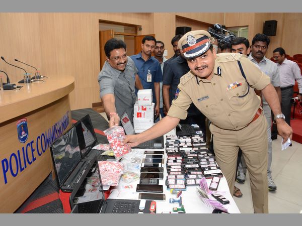 89డ్యూయెల్ ఫోన్స్ తో వ్యవహారమంతా: