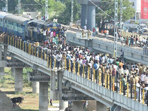 ఇలా శశికళ చేయి దాటిపోయింది....