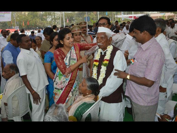  వీరులకు సన్మానం